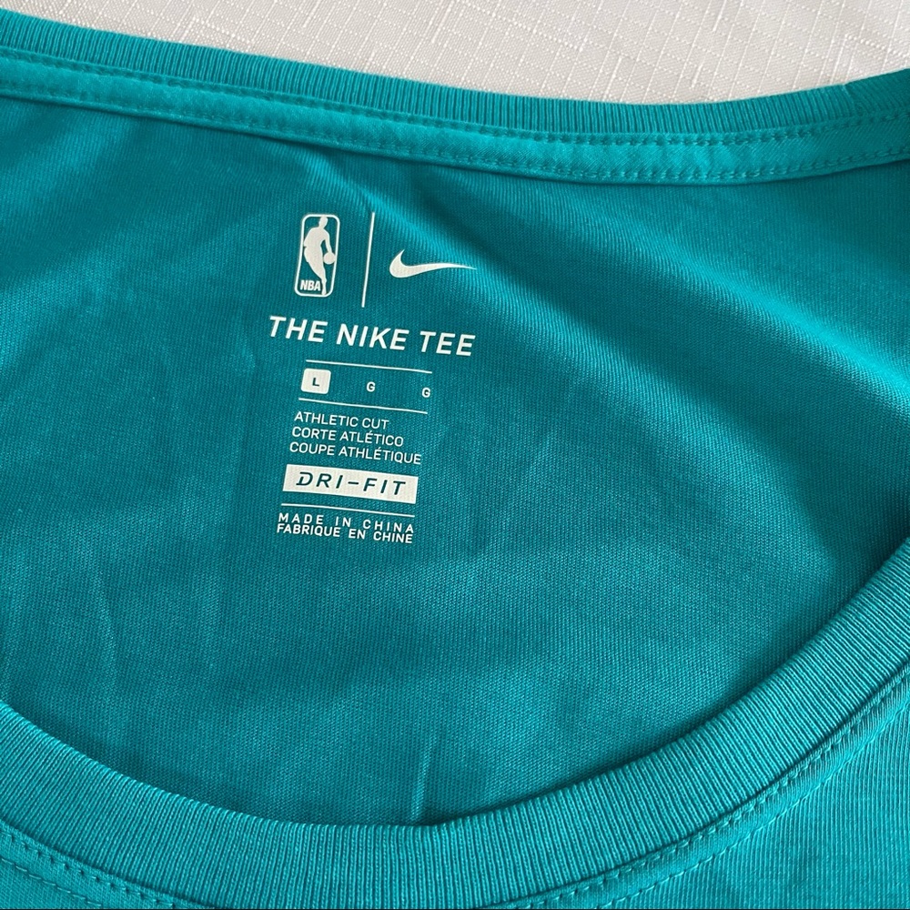 Nike‎ Jordan Hornets t shirt NBA ladies large - Picture 2 of 3